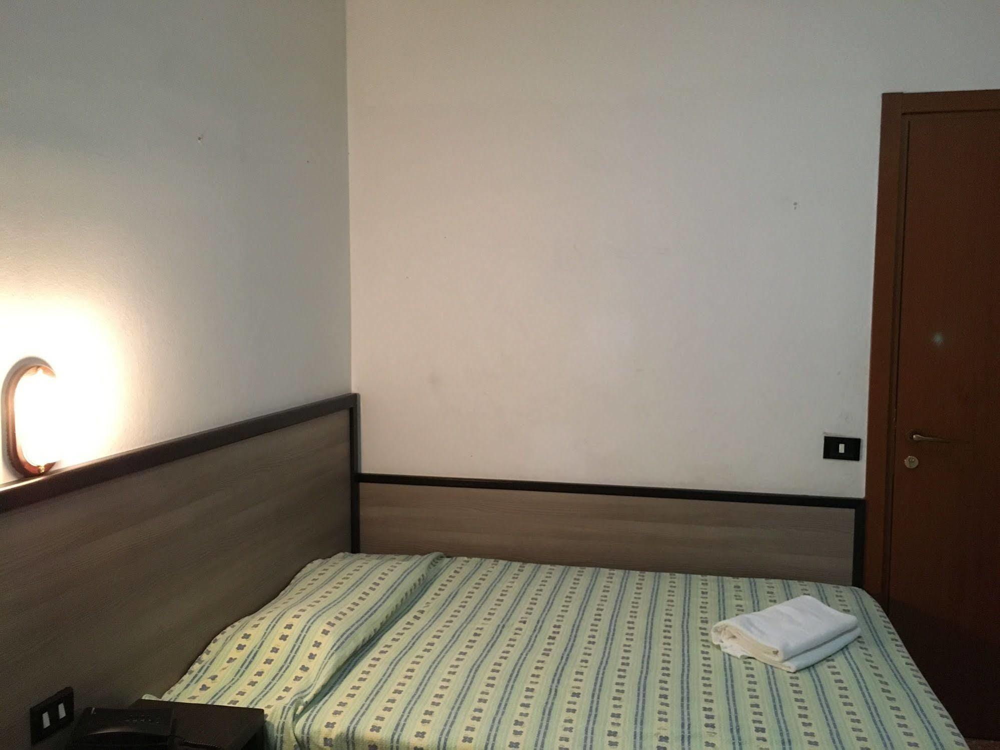 Hotel Salus Mailand Exterior foto